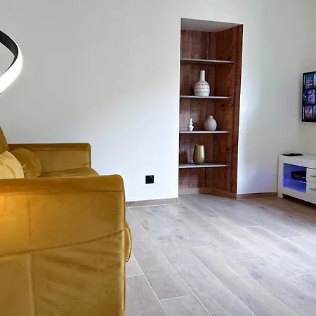 Mace Avec Dans Quartier Historique Exclusif Calme Coeur D'antibes Lejlighed Antibes