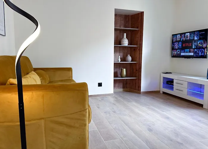 Mace Avec Dans Quartier Historique Exclusif Calme Coeur D'antibes Lejlighed Antibes