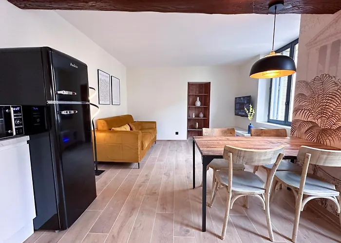 Mace Avec Dans Quartier Historique Exclusif Calme Coeur D'antibes Lejlighed