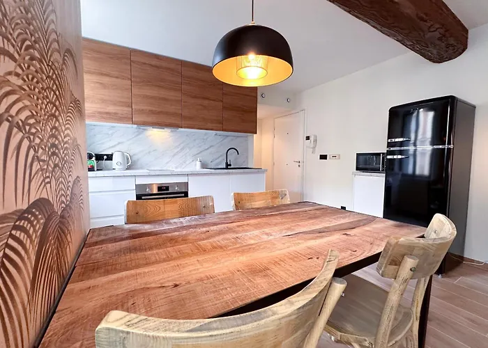 Mace Avec Dans Quartier Historique Exclusif Calme Coeur D'antibes * Antibes