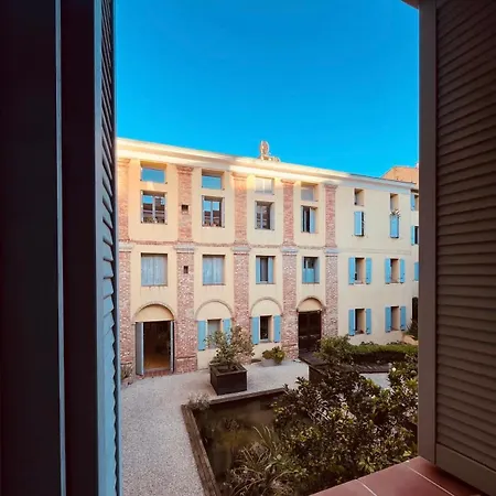 Mace Avec Dans Quartier Historique Exclusif Calme Coeur D'antibes *