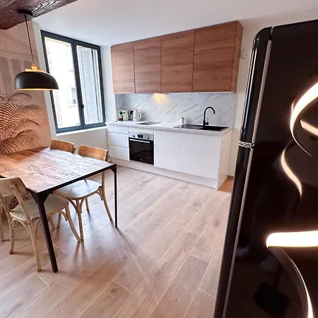 Appartamento Mace Avec Dans Quartier Historique Exclusif Calme Coeur D'antibes