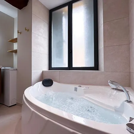 Mace Avec Dans Quartier Historique Exclusif Calme Coeur D'antibes * Antibes