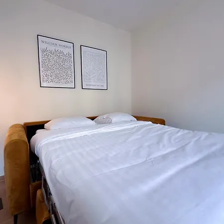 Mace Avec Dans Quartier Historique Exclusif Calme Coeur D'antibes *