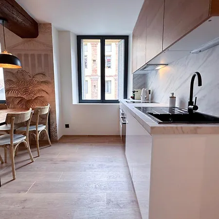 Mace Avec Dans Quartier Historique Exclusif Calme Coeur D'antibes