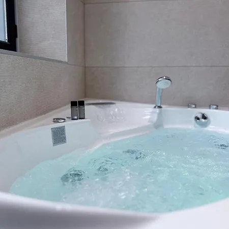 Mace Avec Dans Quartier Historique Exclusif Calme Coeur D'antibes Antibes