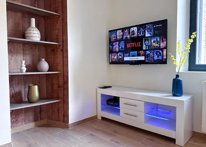 Mace Avec Dans Quartier Historique Exclusif Calme Coeur D'antibes