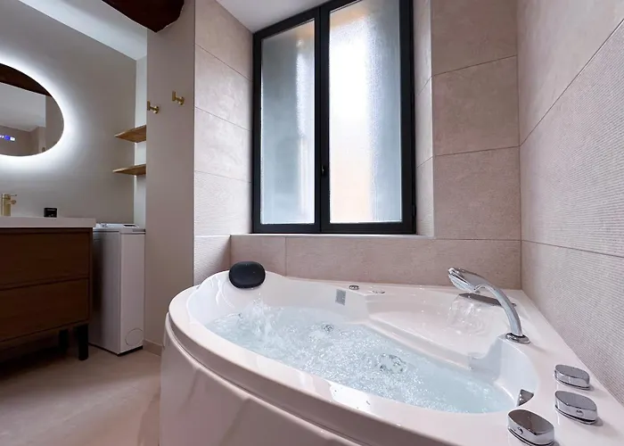 Mace Avec Dans Quartier Historique Exclusif Calme Coeur D'antibes * Antibes