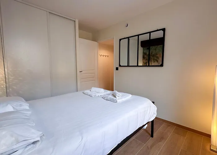 Mace Avec Dans Quartier Historique Exclusif Calme Coeur D'antibes