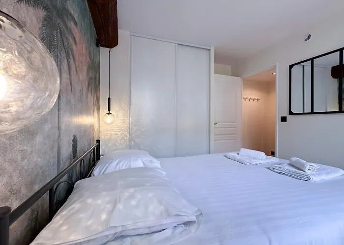 Mace Avec Dans Quartier Historique Exclusif Calme Coeur D'antibes Apartment Antibes