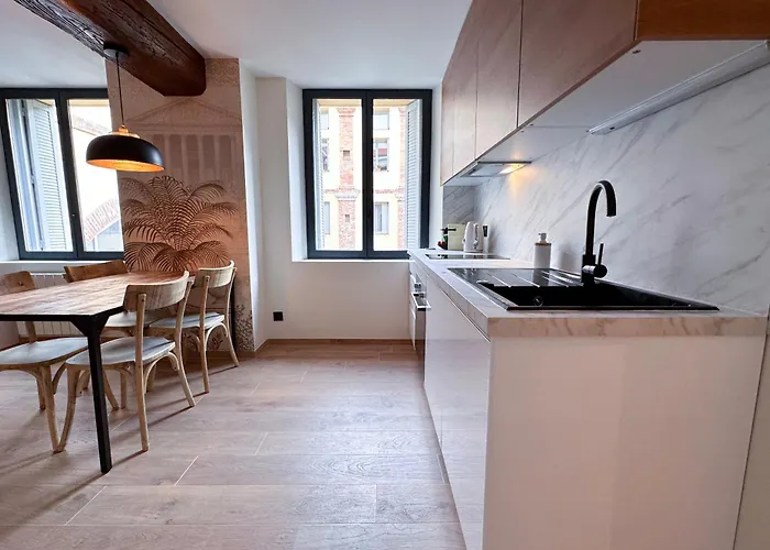 Mace Avec Dans Quartier Historique Exclusif Calme Coeur D'antibes