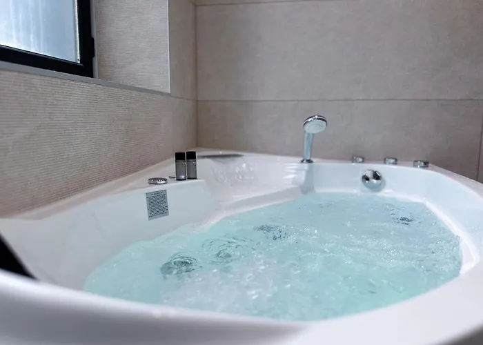 Mace Avec Dans Quartier Historique Exclusif Calme Coeur D'antibes Antibes